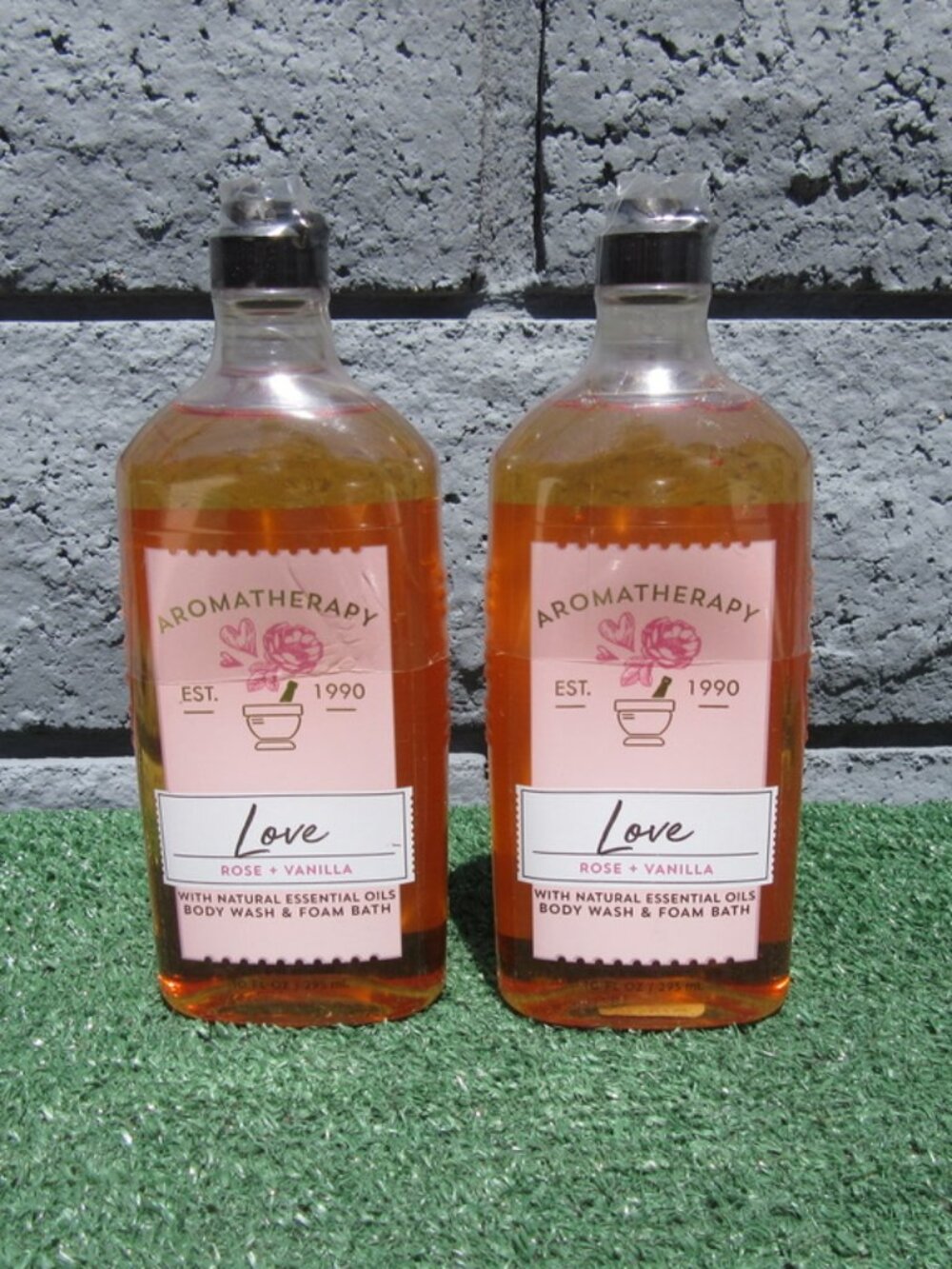 2 New Bath & Body Works Aromatherapy Love Rose & Vanilla 10 oz Body Wash Foam